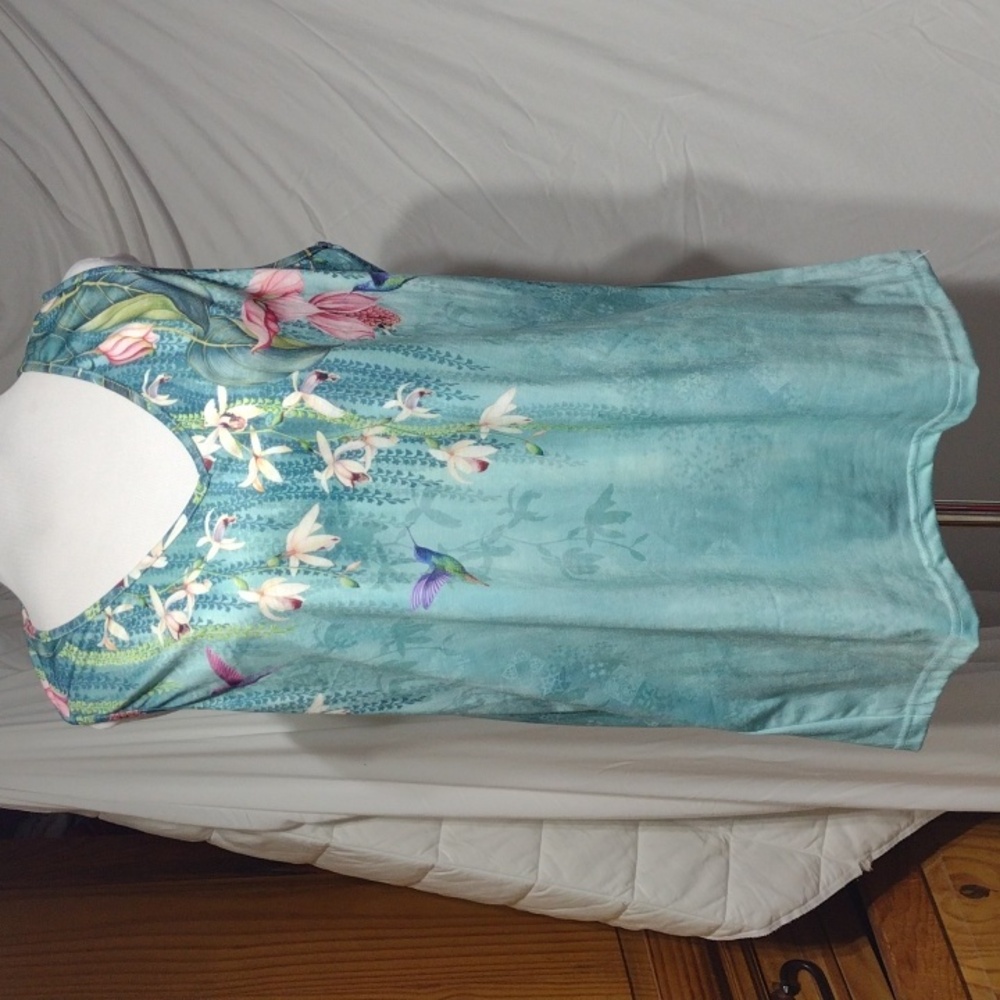 Pretty aqua orchids & hummingbirds top, sz Lg